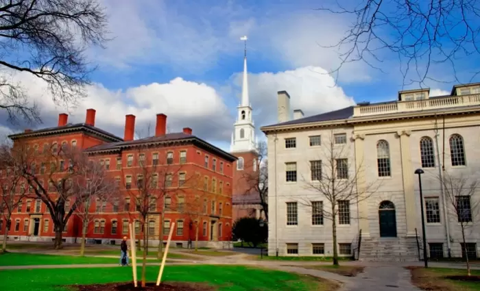 O Ντόναλντ Τραμπ απαιτεί αποζημίωση $1 δισ. από το Πανεπιστήμιο του Χάρβαρντ