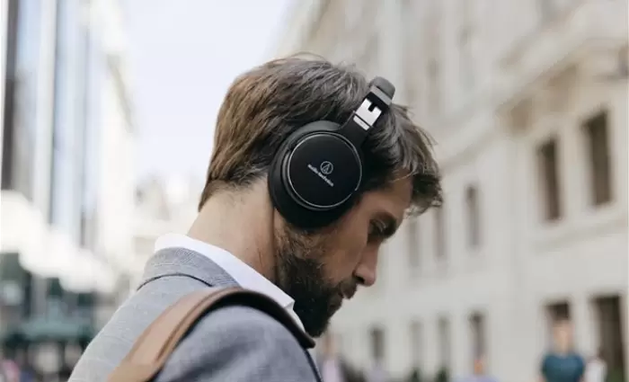 Πως τα ακουστικά επηρεάζουν το μέλλον της μουσικής βιομηχανίας