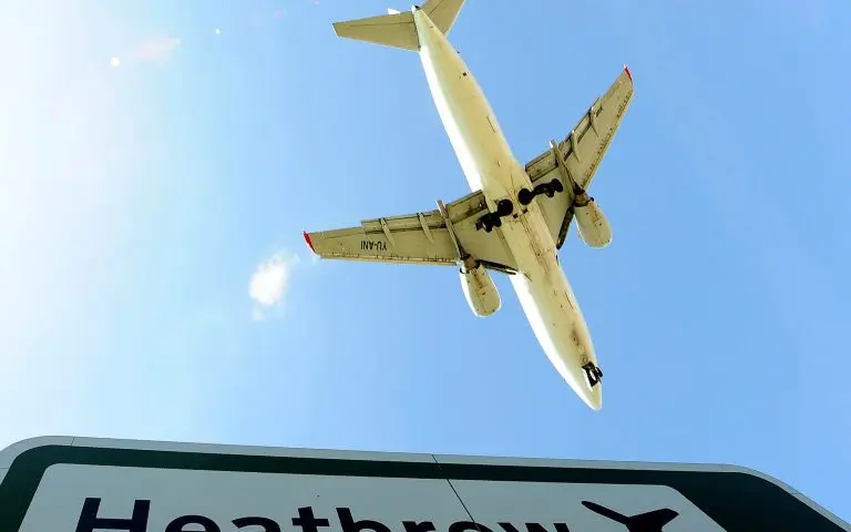 Ιστορική βουτιά της επιβατικής κίνησης στο Χίθροου το 2020