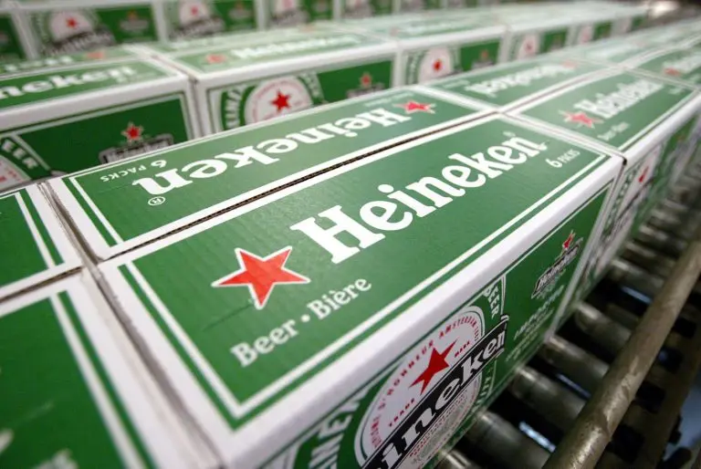 Η «μεγάλη έξοδος» της Heineken από τη Ρωσία για μόλις... 1 ευρώ