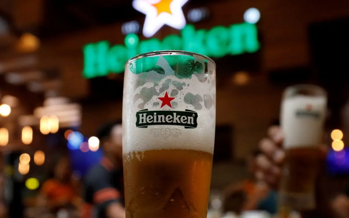 «Θαρραλέες» αυξήσεις των τιμών ανακοίνωσε η Heineken