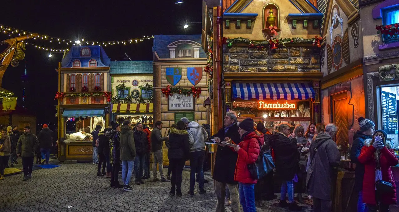 Ξεκινούν από σήμερα τη λειτουργία τους τα Χριστουγεννιάτικα χωριά