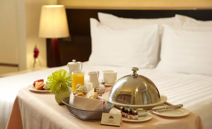 Ποια πιάτα να αποφεύγετε στο room service (λίστα)