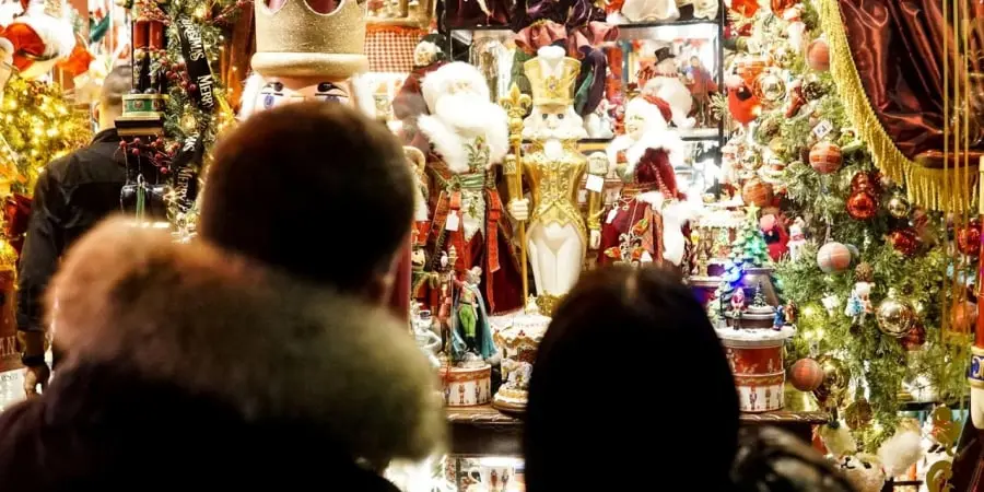 Συγκρατημένη η κίνηση στην αγορά την παραμονή της Πρωτοχρονιάς