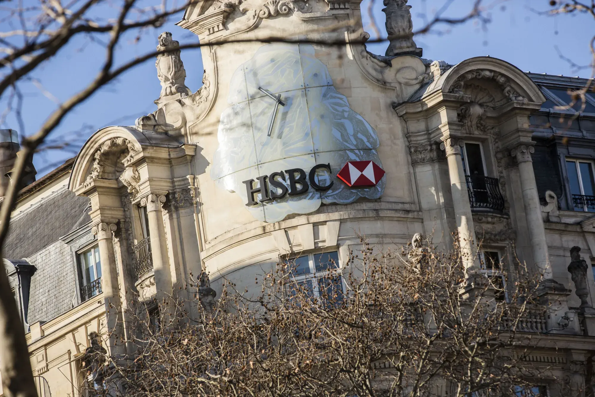 HSBC: Πληρώνει 300 εκατ. ευρώ για να κλείσει η γαλλική έρευνα για το σκάνδαλο «Cum-Cum»