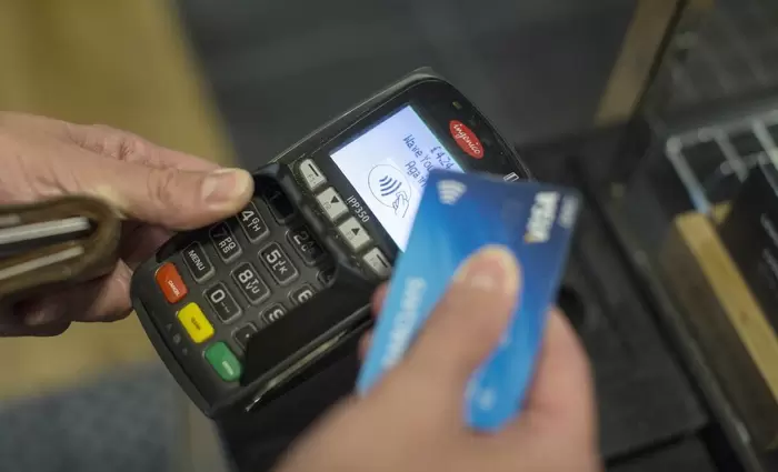 Η JCC αλλάζει το όριο στις ανέπαφες συναλλαγές