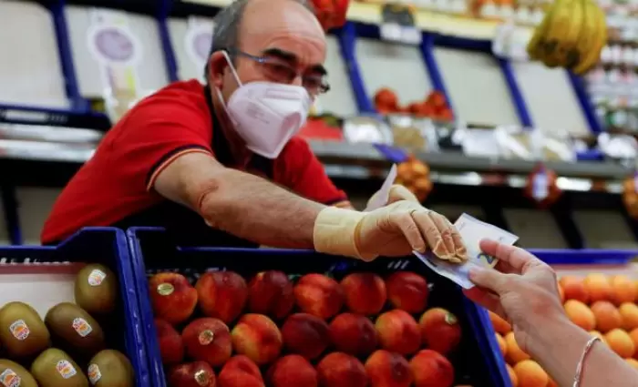 EKT: Αναζητά τη «χρυσή τομή» για την καταπολέμηση του πληθωρισμού