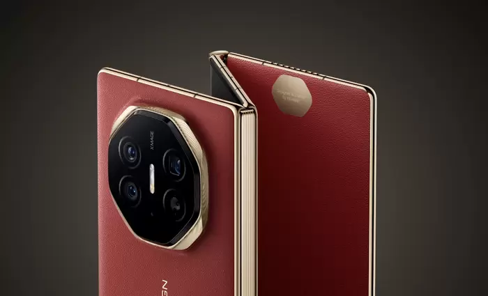 Η Huawei λανσάρει στην αγορά το smartphone που διπλώνει στα τρία - Στα €3.499 η τιμή του