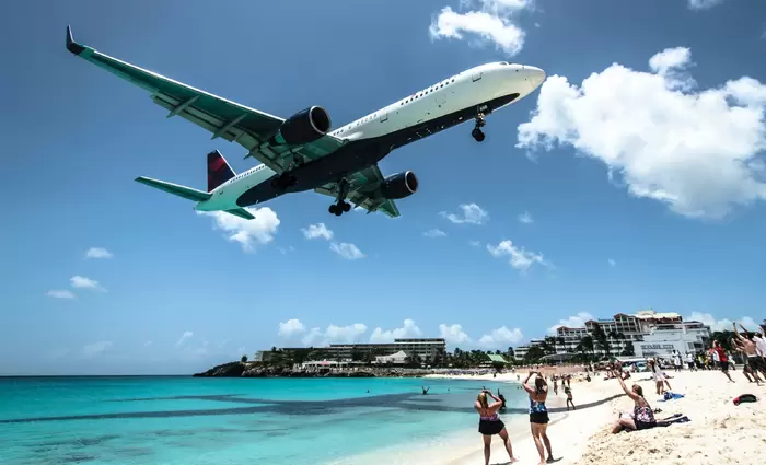 Γεμάτα αεροπλάνα και συνωστισμένες παραλίες...δύσκολα το 2021