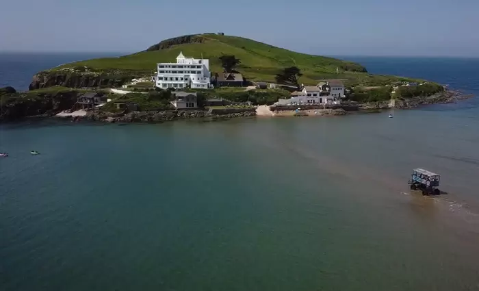 Πωλείται το ιδιωτικό νησί Μπεργκ που ενέπνευσε την Αγκάθα Κρίστι