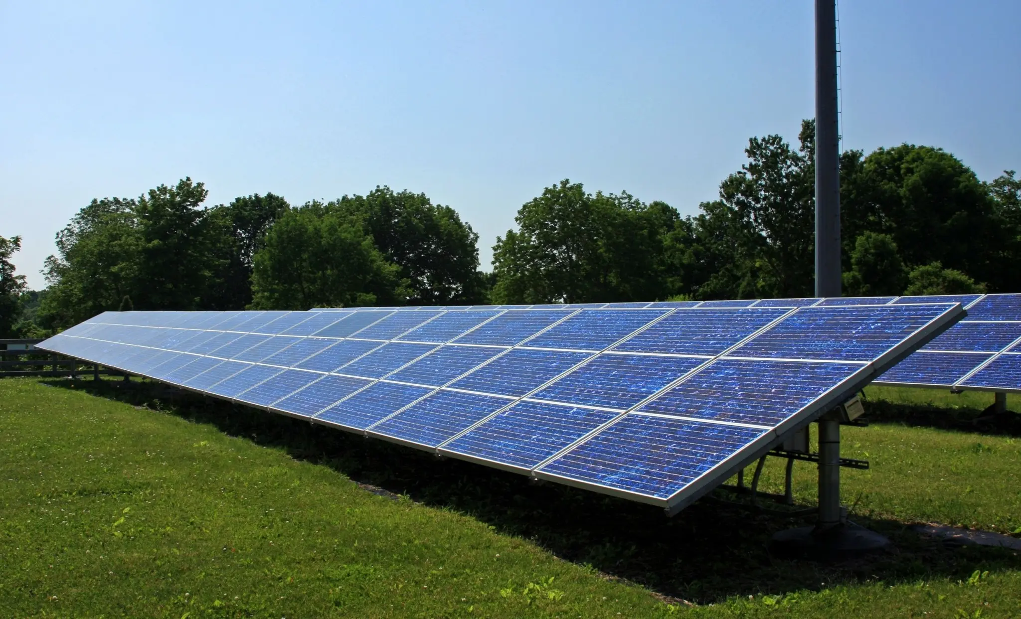 Κλιματική κρίση: Η ηλιακή ενέργεια έγινε η φθηνότερη παγκοσμίως – Τι σημαίνει για την Ευρώπη