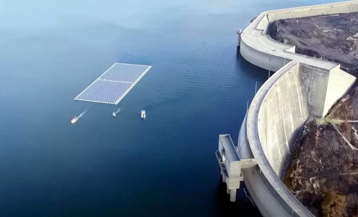 Αυτό θα είναι το μεγαλύτερο πλωτό ηλιακό πάρκο της Ευρώπης