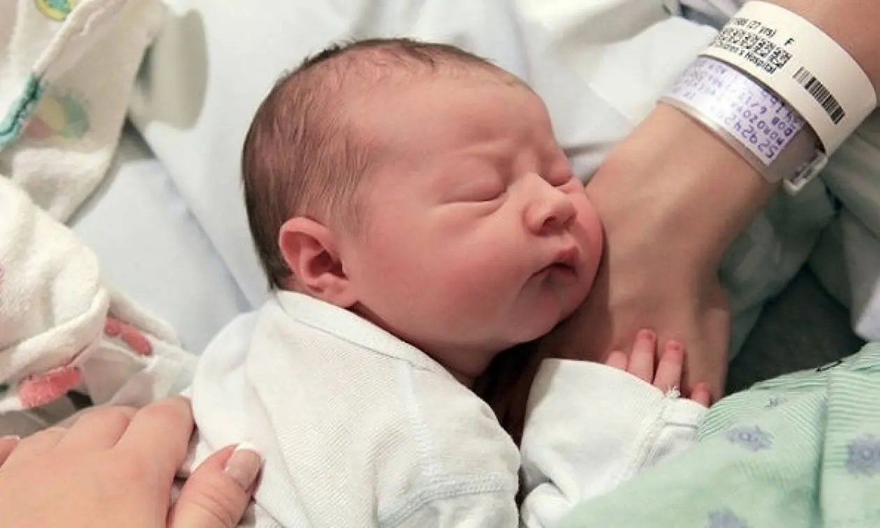 Έρευνα: Η κλιματική αλλαγή αυξάνει τους πρόωρους τοκετούς