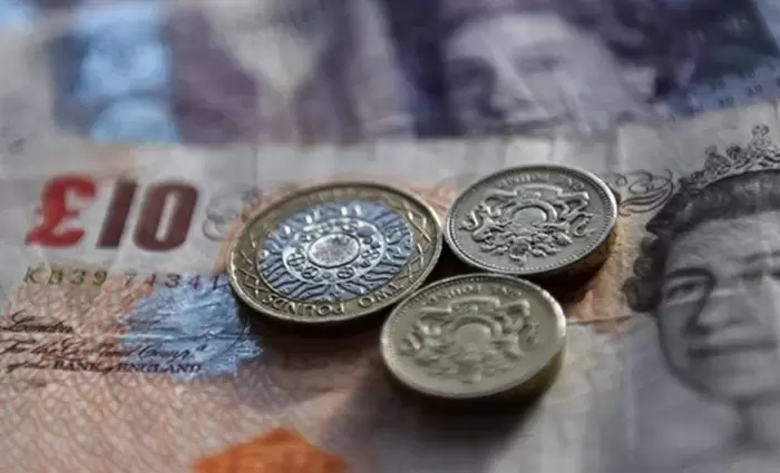 Βρετανία: Σημαντική πτώση για τη στερλίνα