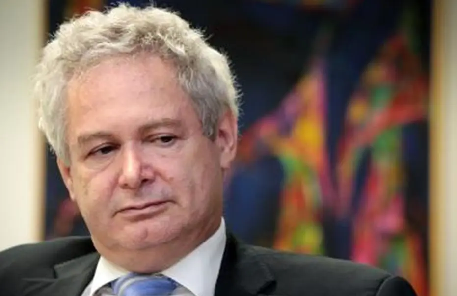 Τέλος στο ασυμβίβαστο μεταξύ Ε/κ διαπραγματευτή και δημόσιου υπαλλήλου