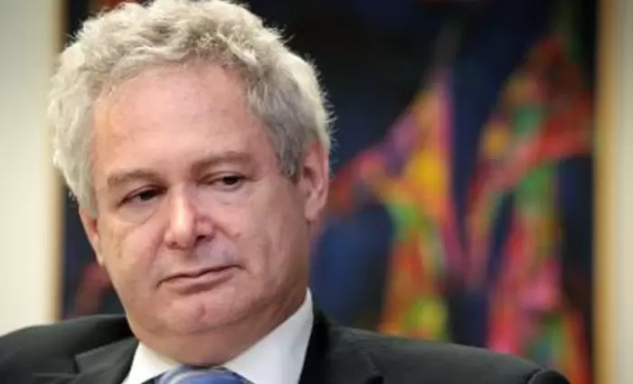 Τέλος στο ασυμβίβαστο μεταξύ Ε/κ διαπραγματευτή και δημόσιου υπαλλήλου