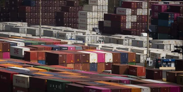 Μειώθηκε περαιτέρω κατά €338,6 εκ. το έλλειμμα εμπορικού ισοζυγίου