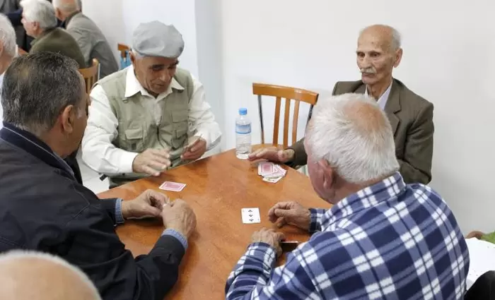 ΕΚΥΣΥ: Ζητάει σύνταξη χηρείας για όλους τους άντρες χήρυς