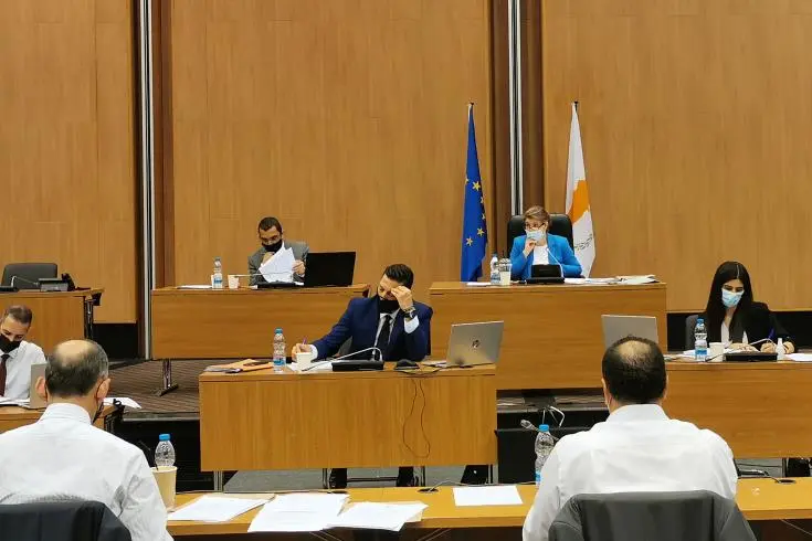 Καυτά θέματα με το «καλημέρα» για Επιτροπή Οικονομικών