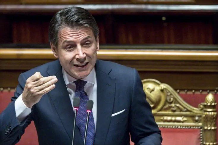 Η ιταλική κυβέρνηση μειώνει τον στόχο για το έλλειμμα