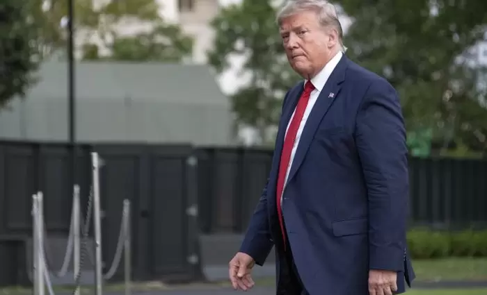 Τράμπ: Αύξησε 5% τους δασμούς στις εισαγωγές κινεζικών αγαθών στις ΗΠΑ