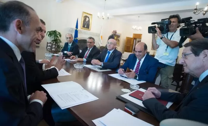 Ρύθμιση απεργίας και απόφαση Δικαστηρίου για δημόσιους συζήτησαν εργοδότες-ΠτΔ