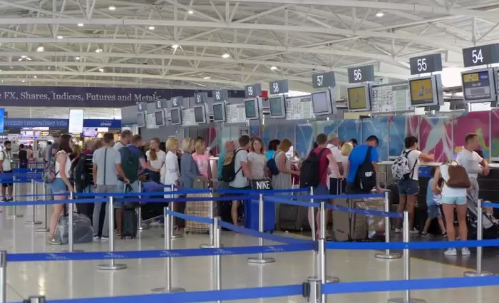 Μείωση 5%-10% στις αφίξεις τουριστών σε σχέση με πέρσι