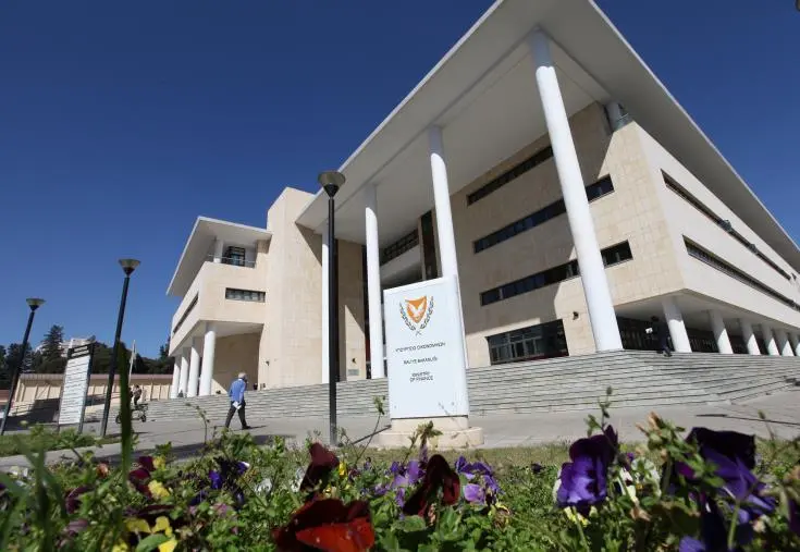 Πανδημία & μέτρα στήριξης εκτόξευσαν το δημόσιο έλλειμμα