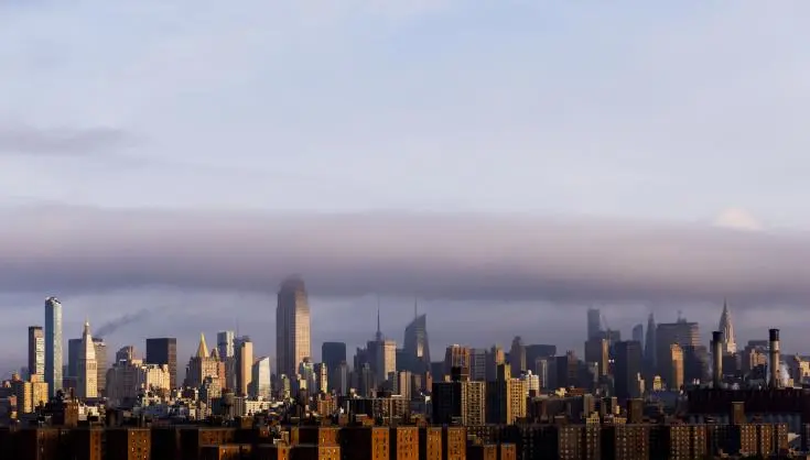 Σε χαμηλό τριετίας πέφτουν οι υπηρεσίες στις ΗΠΑ