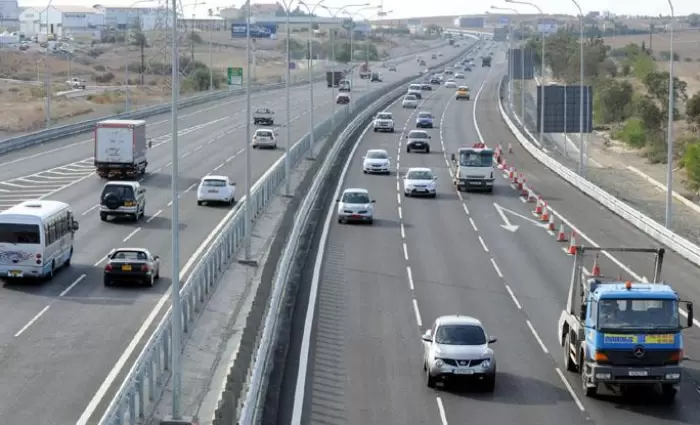 Εργασίες οδοποιίας στον αυτοκινητόδρομο Λευκωσίας - Λεμεσού