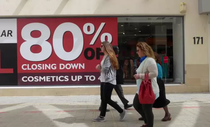 Οι υπηρεσίες τράβηξαν προς τα κάτω το οικονομικό κλίμα