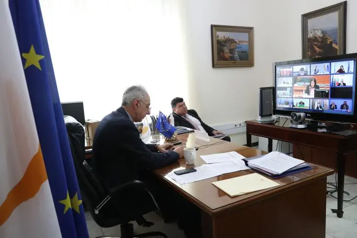 Σχολείο μέσω τηλεδιάσκεψης και με την βούλα του νόμου