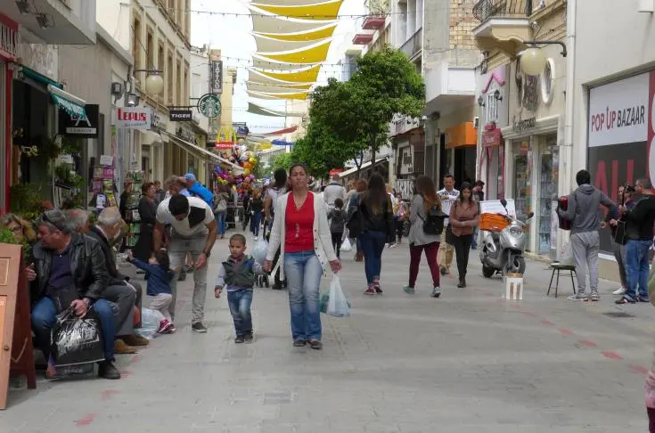 Αύξηση στην αξία και τον όγκο του κύκλου εργασιών λιανικού εμπορίου