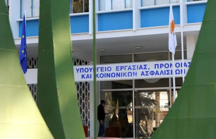 Αύξηση 0,9% στο εργατικό δυναμικό της κυβέρνησης τον Μάιο