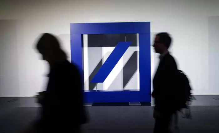 Η Deutsche Bank θα περικόψει 18.000 θέσεις εργασίας