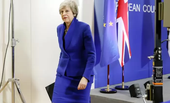 Στη Βουλή η Μέι για τη νέα αναβολή του Brexit