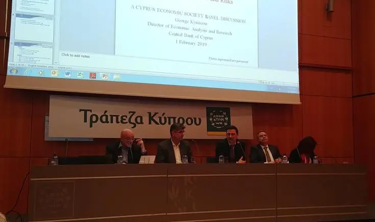 Νέα σύννεφα μαζεύονται πάνω από την οικονομία;