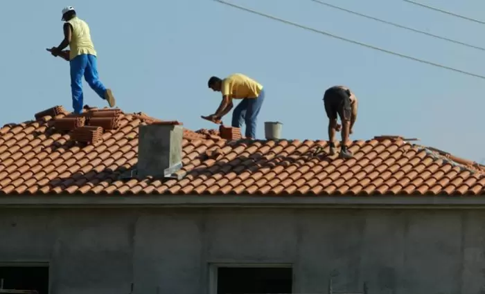 Ούτε φτηνότερα ούτε ακριβότερα τα κατασκευαστικά υλικά