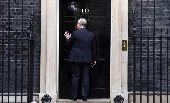 Ο Μαρκ Χάρπερ 12ος επίδοξος διάδοχος της Τερέζα Μέι