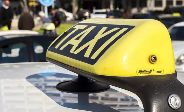 Προειδοποιούν με δυναμικότερες κινητοποιήσεις οι οδηγοί αστικών ταξί