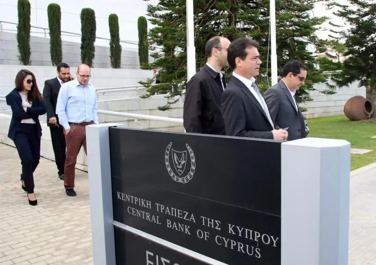 Πτωτικά κινήθηκαν τα επιτόκια στις κύριες κατηγορίες δανείων τον Μάρτιο
