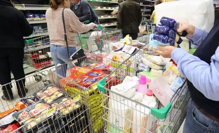 Σε κανονικά επίπεδα η κίνηση στις υπεραγορές