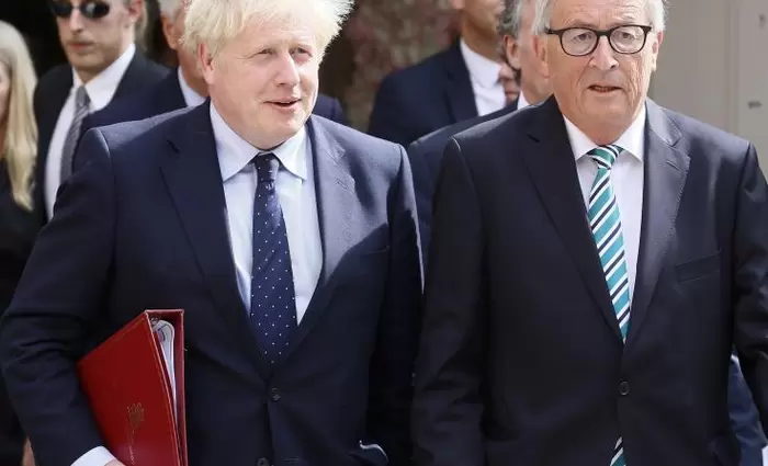 Τζόνσον σε Γιούνκερ: Δεν θα ζητήσει αναβολή του Brexit