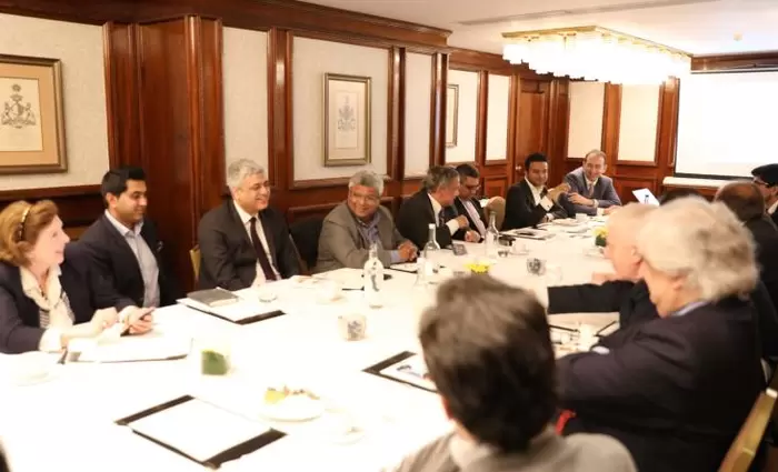 Πρόγευμα εργασίας σε Ινδούς επιχειρηματίες από το Invest Cyprus