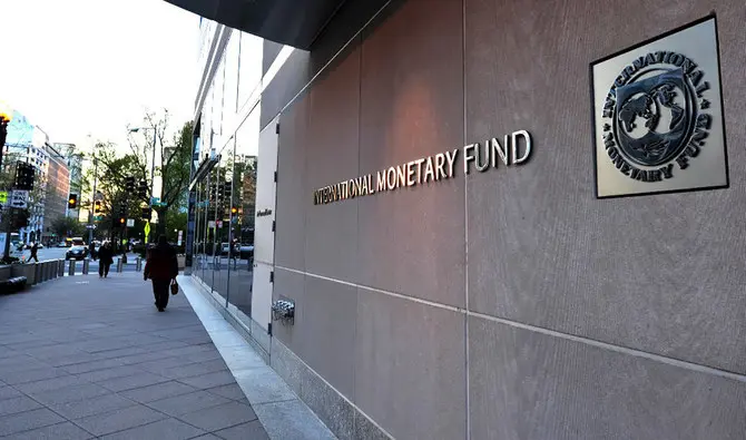 Παραμένει ευνοϊκή η οικονομική ανάπτυξη της Ελλάδα, λέει το ΔΝΤ