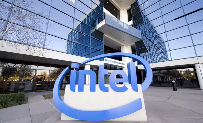 Υπό τον φόβο των ακτιβιστών-επενδυτών η Intel