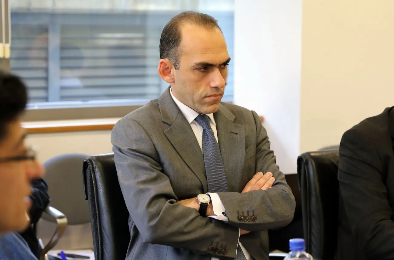 Η κοινή γνώμη βγάζει εκτός Υπουργείου τον Χάρη Γεωργιάδη