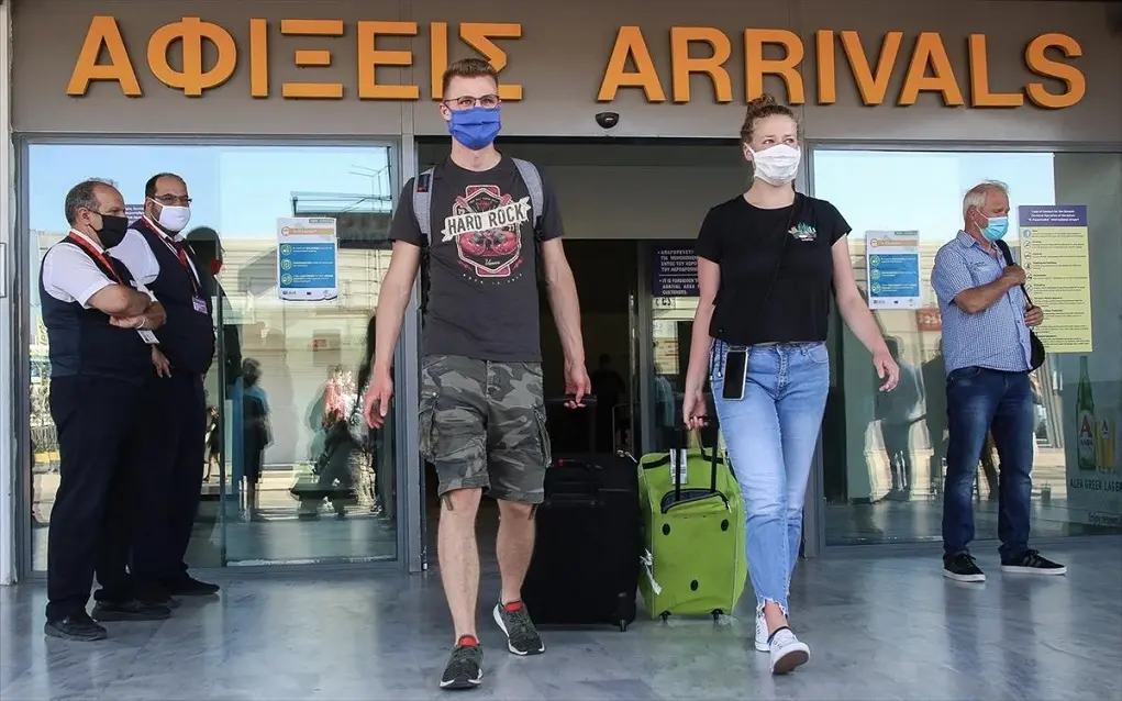 Γιατί εκατομμύρια τουρίστες κινδυνεύουν να χάσουν τις φετινές τους διακοπές