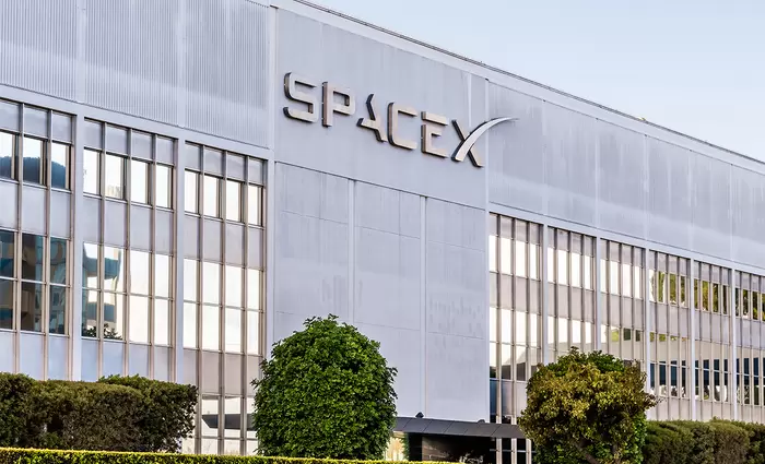 SpaceX: Σχεδιάζει να πουλήσει δορυφορικές συνδέσεις λέιζερ