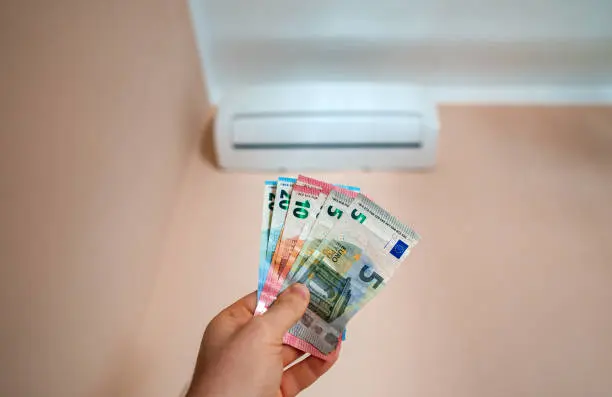 Καθ. ΤΕΠΑΚ: Έτσι θα ρίξετε τον λογαριασμό του ρεύματος από €800 σε €300 